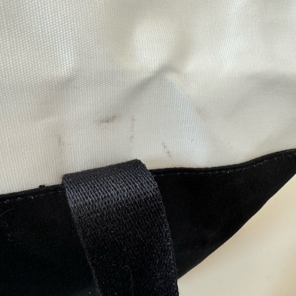 NWT Victoria’s Secret Weekender Gym Bag - Picture 8 of 11